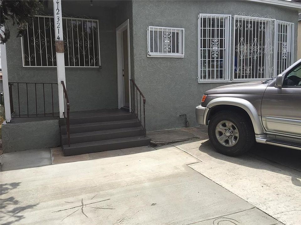 1st image of 3212 E 4th St