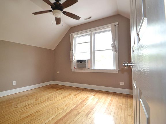 3rd image of 3837 N Kedzie Ave #2