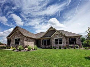 2822 Stonebridge Dr, Troy, OH 45373