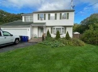 94 Sally Ln, Ridge, NY 11961