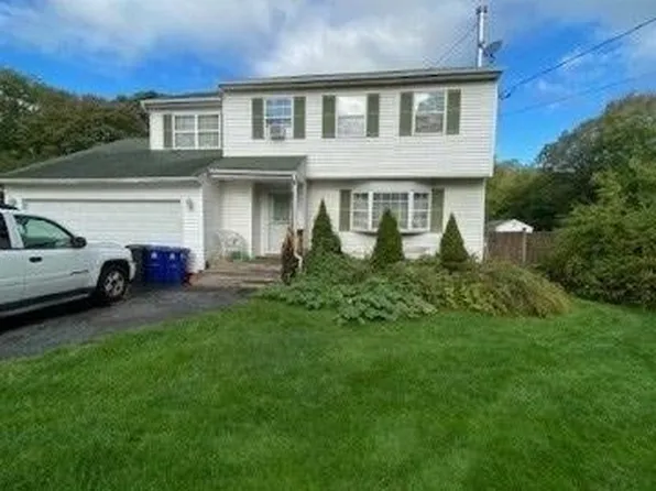 94 Sally Ln, Ridge, NY 11961
