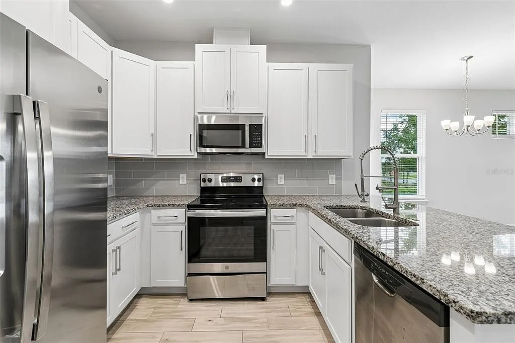 3 bed, 2.5 bath, 1978 sqft, $3,100 — Photo 4