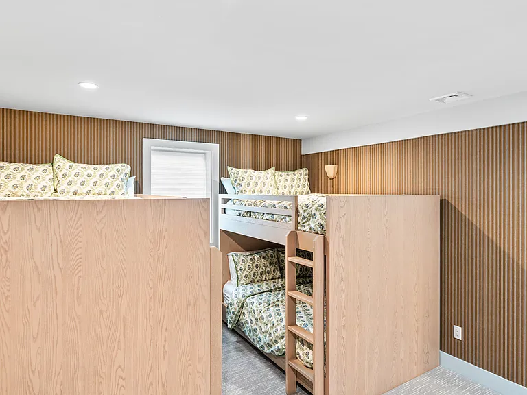 1480 Harbor Ln — Photo 30