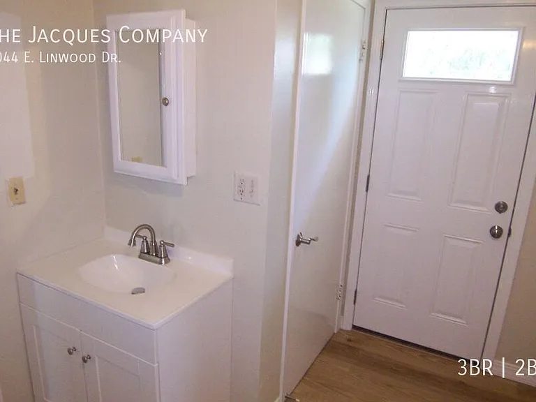 1044 E Linwood Dr — Photo 9
