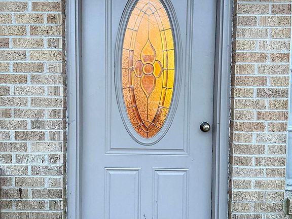 4th image of 109 Mission Rd