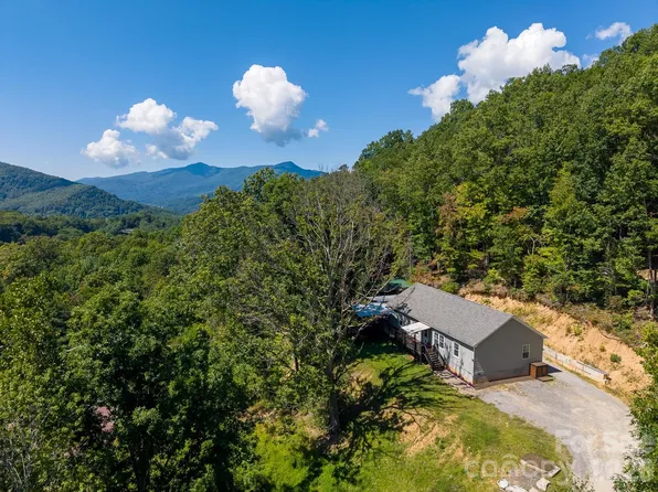 207 Little Horse Rd, Waynesville, NC 28786