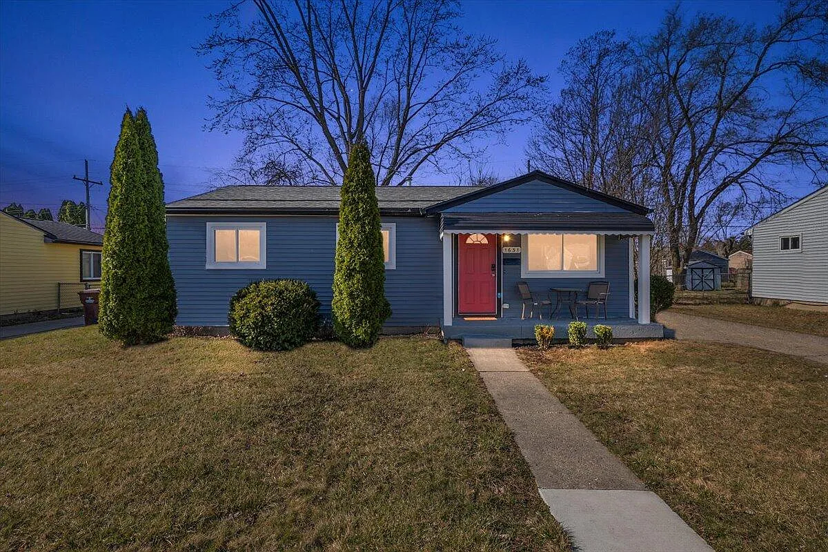 1631 Harvest Ln photo 1