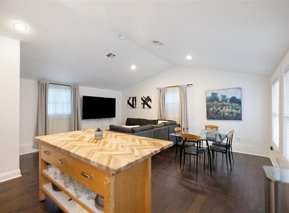 3rd image of 6021 Tchoupitoulas St APT D