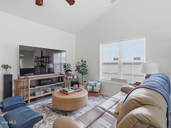 5th image of 322 Inverness Drive
