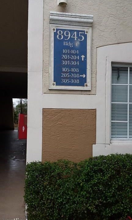 8945 Okeechobee