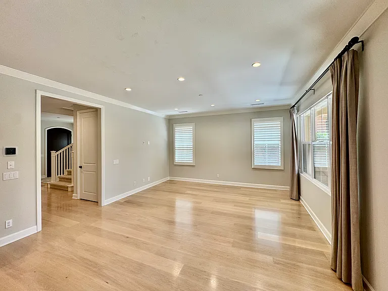 107 Omar — Photo 3