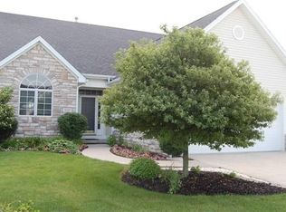 3227 Rivers Edge Dr, Perrysburg, OH 43551