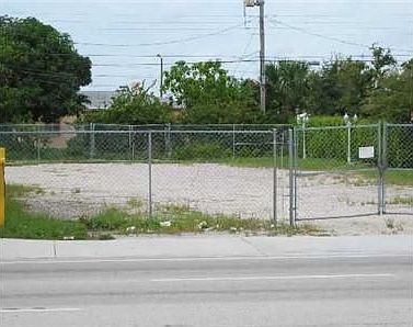 2nd image of 711 N Dixie Hwy