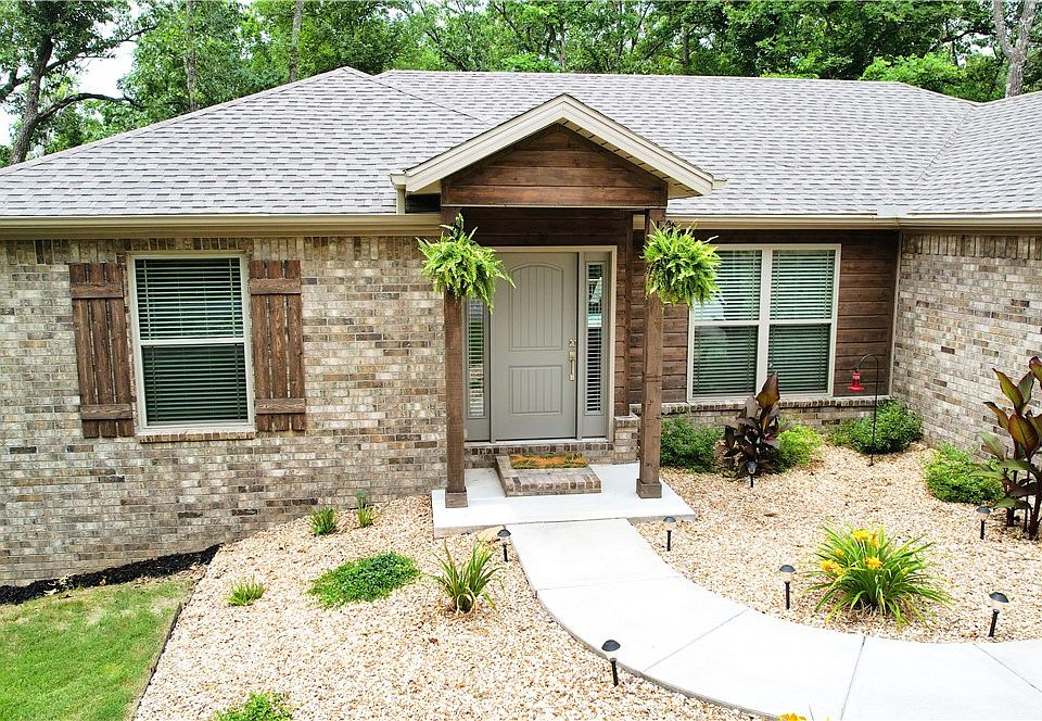 1st image of 2 Delmar Ln