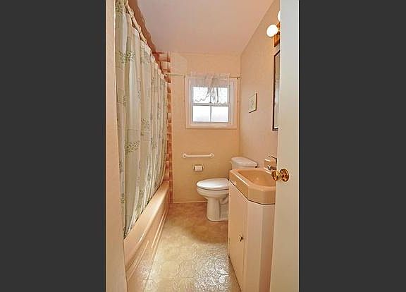 5th image of 386 N Fernwood Cir