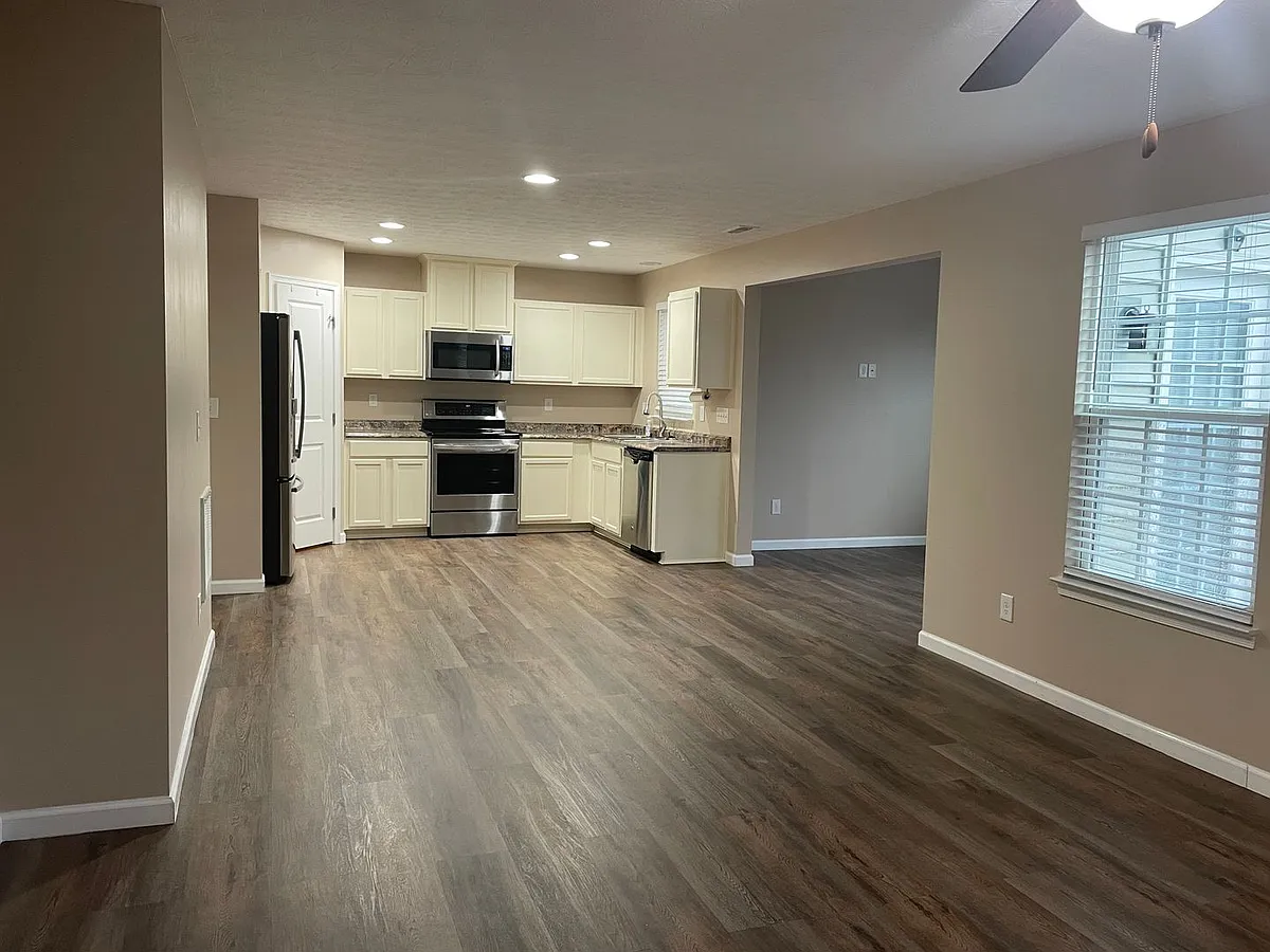 Building Photo - 2402 Brantwood Blvd