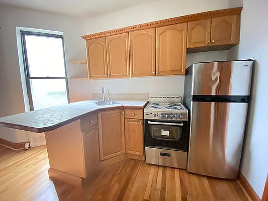 2nd image of 35 Morningside Ave APT 53