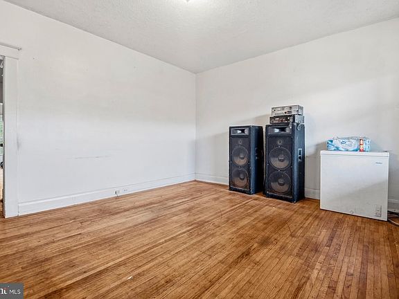 5th image of 3314 Parklawn Ave