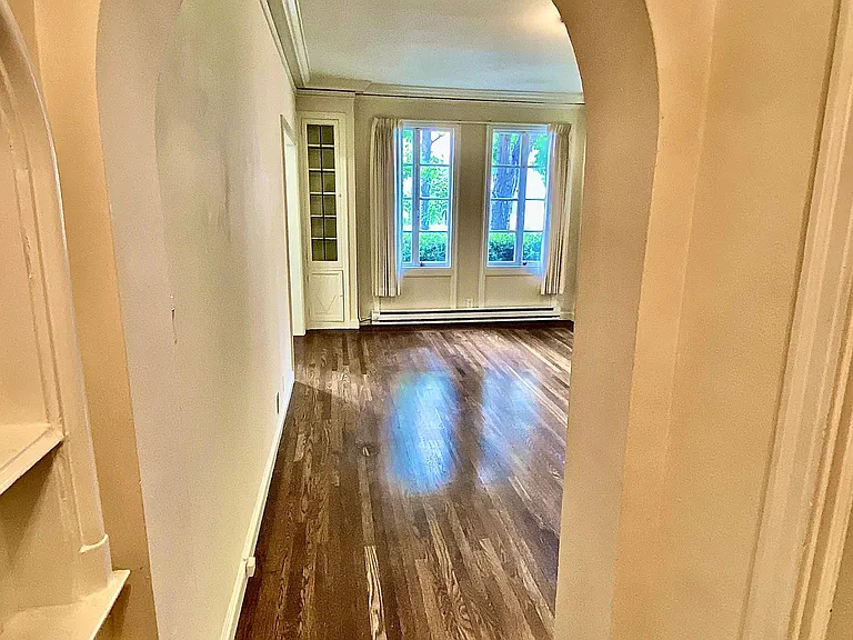 Tudor Hall Apartments — Photo 20