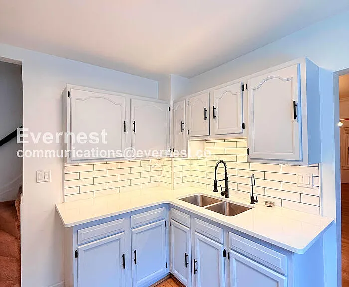 1557 Leroy St — Photo 5
