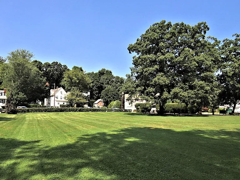 Myrtle Blvd — Photo 10
