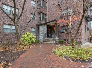 401 Park Pl APT 2D, Fort Lee, NJ 07024