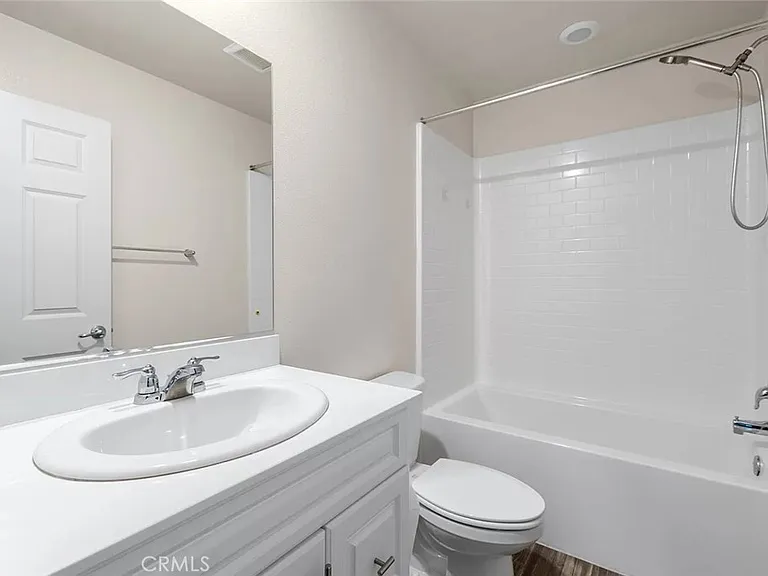 14700 Sherman Way — Photo 9
