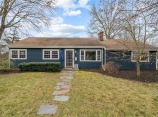 24 Sherwood Ln, Barrington, RI 02806