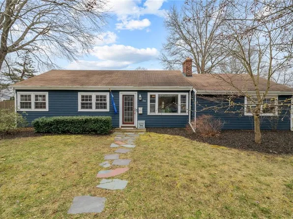 24 Sherwood Ln, Barrington, RI 02806
