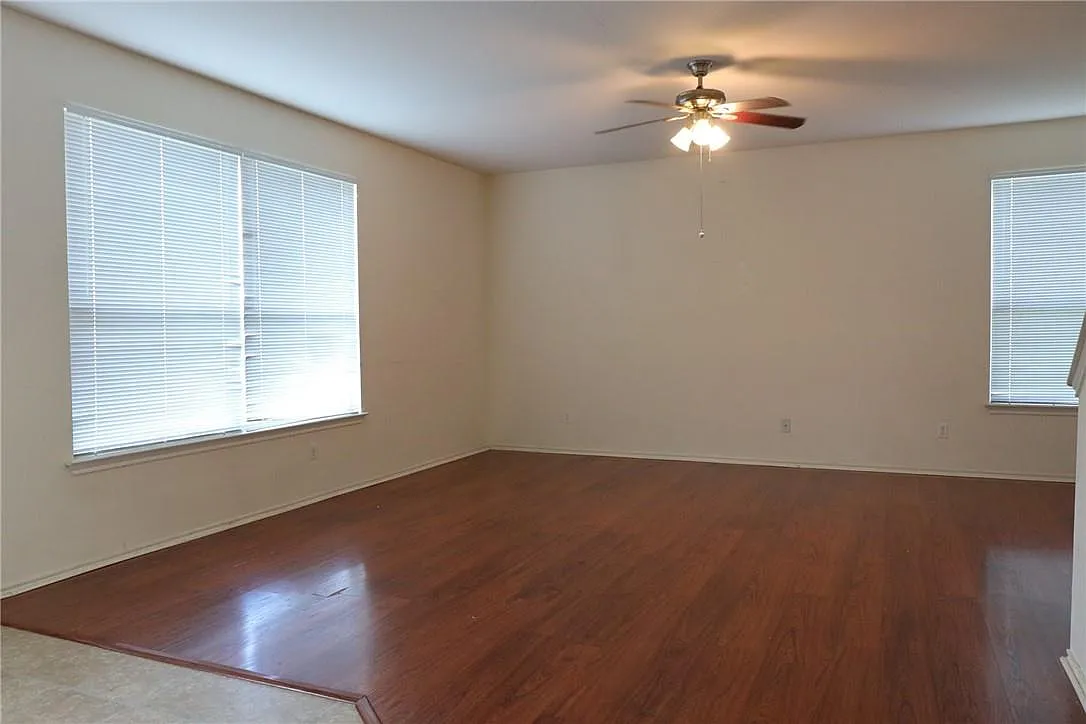 4 bed, 2.5 bath, 2277 sqft, $1,895 — Photo 4