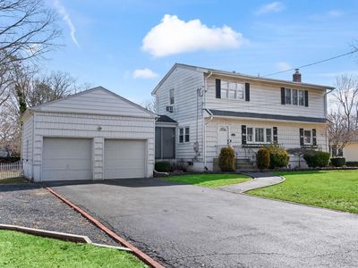 143 San Juan Drive, Hauppauge, NY, 11788