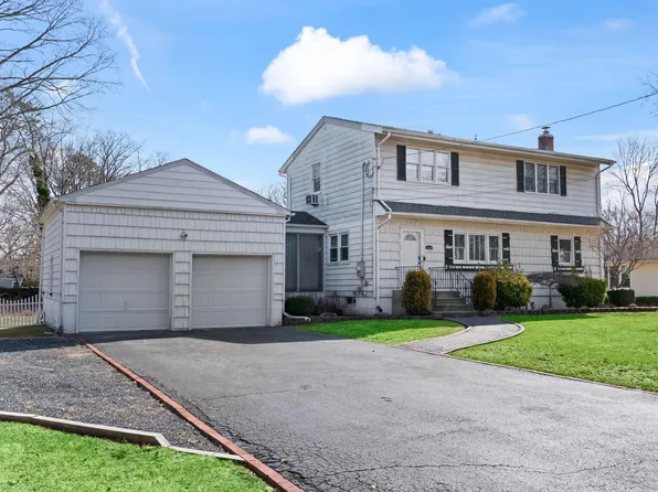 143 San Juan Drive, Hauppauge, NY 11788