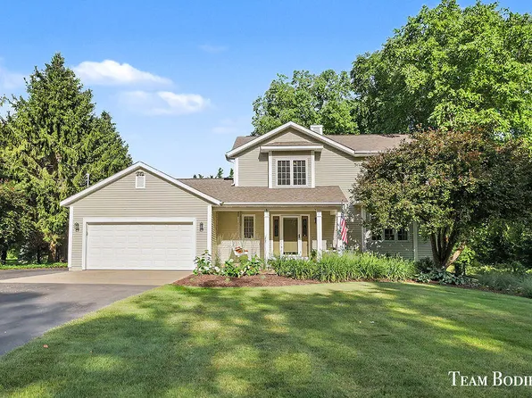 8925 Shaner Ave NE, Rockford, MI 49341