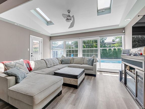 2nd image of 11 Sprucewood Drive