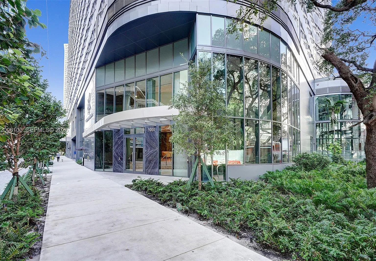 Brickell Flatiron Condo — Photo 2