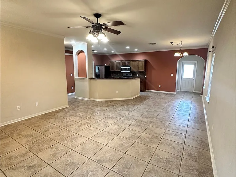 2545 Las Brisas St — Photo 3
