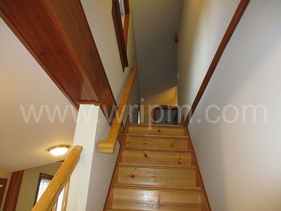 3rd image of 82 Oak St