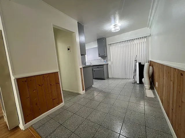 1147 Irving Ave #A — Photo 17