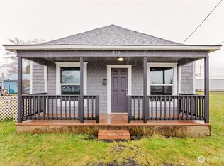 219 7th St, Raymond, WA 98577