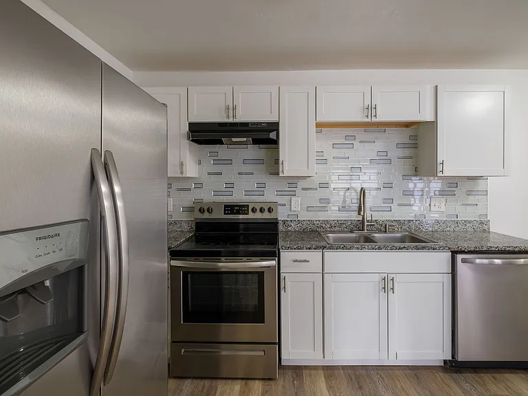 Golden Gate Townhomes — Photo 52