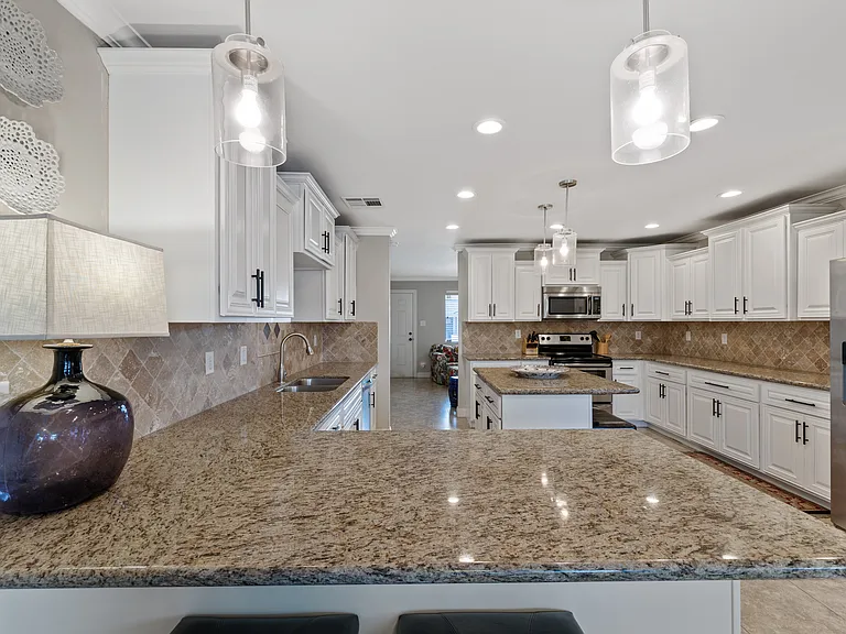 7936 E Moreland St — Photo 15