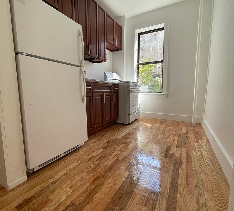 1st image of 944 42nd St #A4