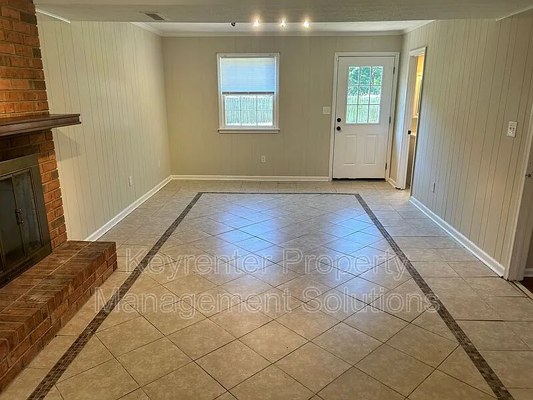 510 Shore Rd — Photo 32