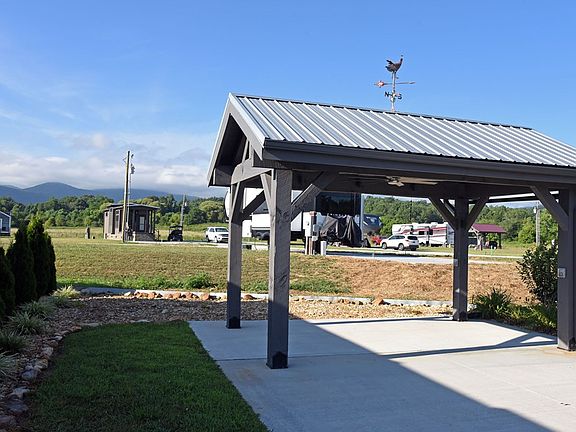 3rd image of 477 Mountain Creek Rd