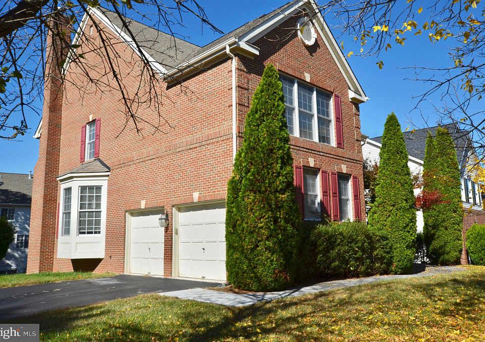 2nd image of 46343 Summerhill Pl