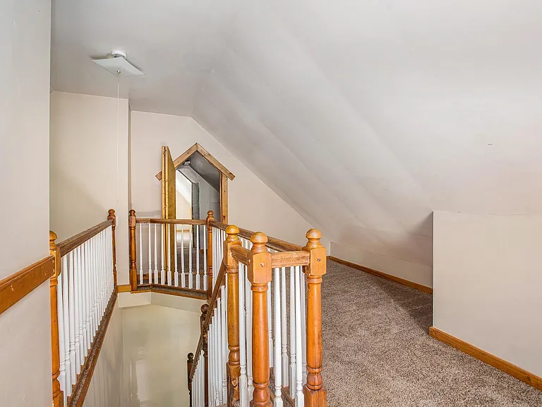 1115 Diamond Ave NE — Photo 9