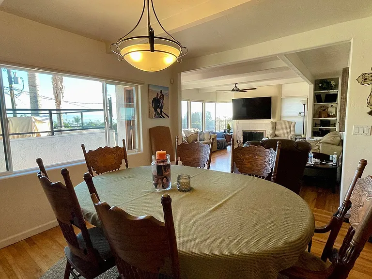 551 Bay St — Photo 4
