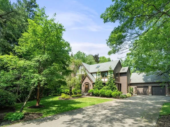 75 Hammond Pond Pkwy, Brookline, MA 02467