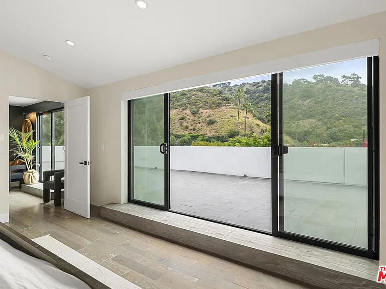1739 San Ysidro Dr — Photo 17