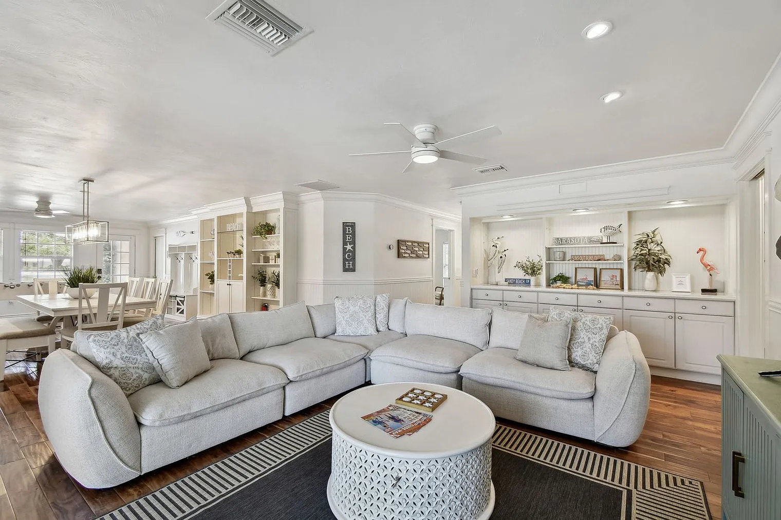 4 bed, 3.5 bath, 2120 sqft, $8,775 — Photo 2